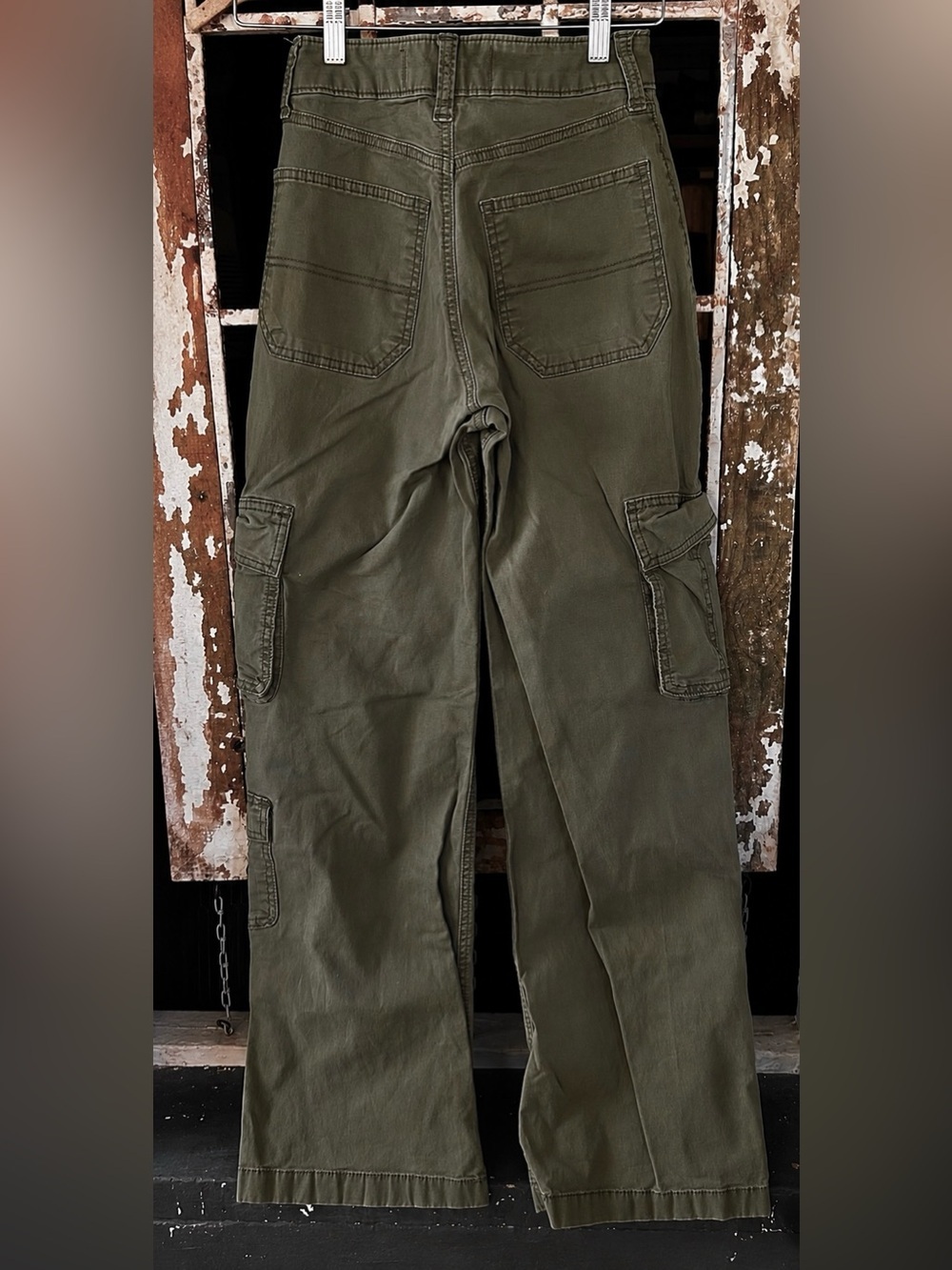 Hollister Ultra High Rise Baggy Cargo Pants Olive Green Size 24R - Picture 3 of 5